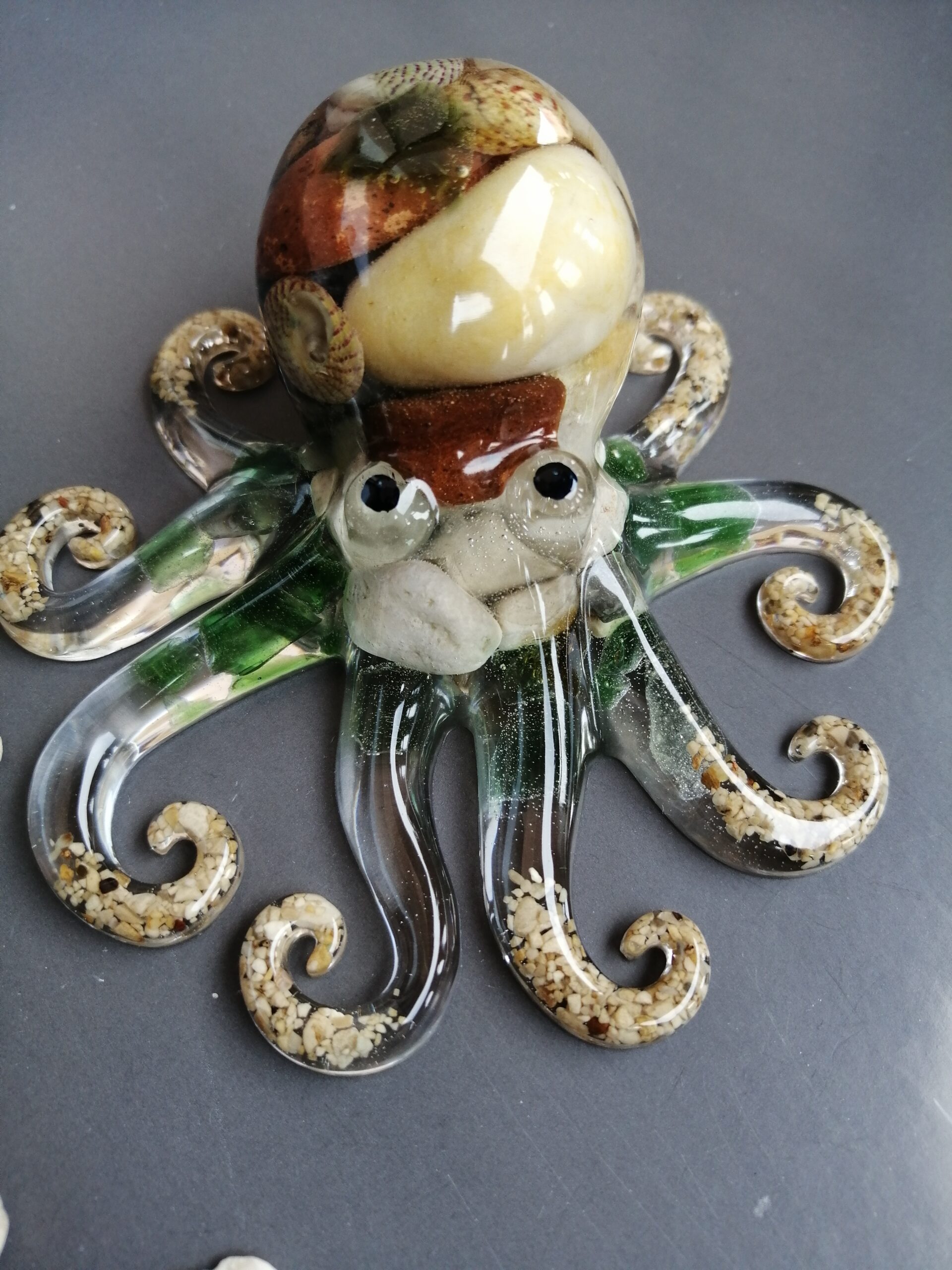 Dekorativna hobotnica iz smole in školjk - Slika 2