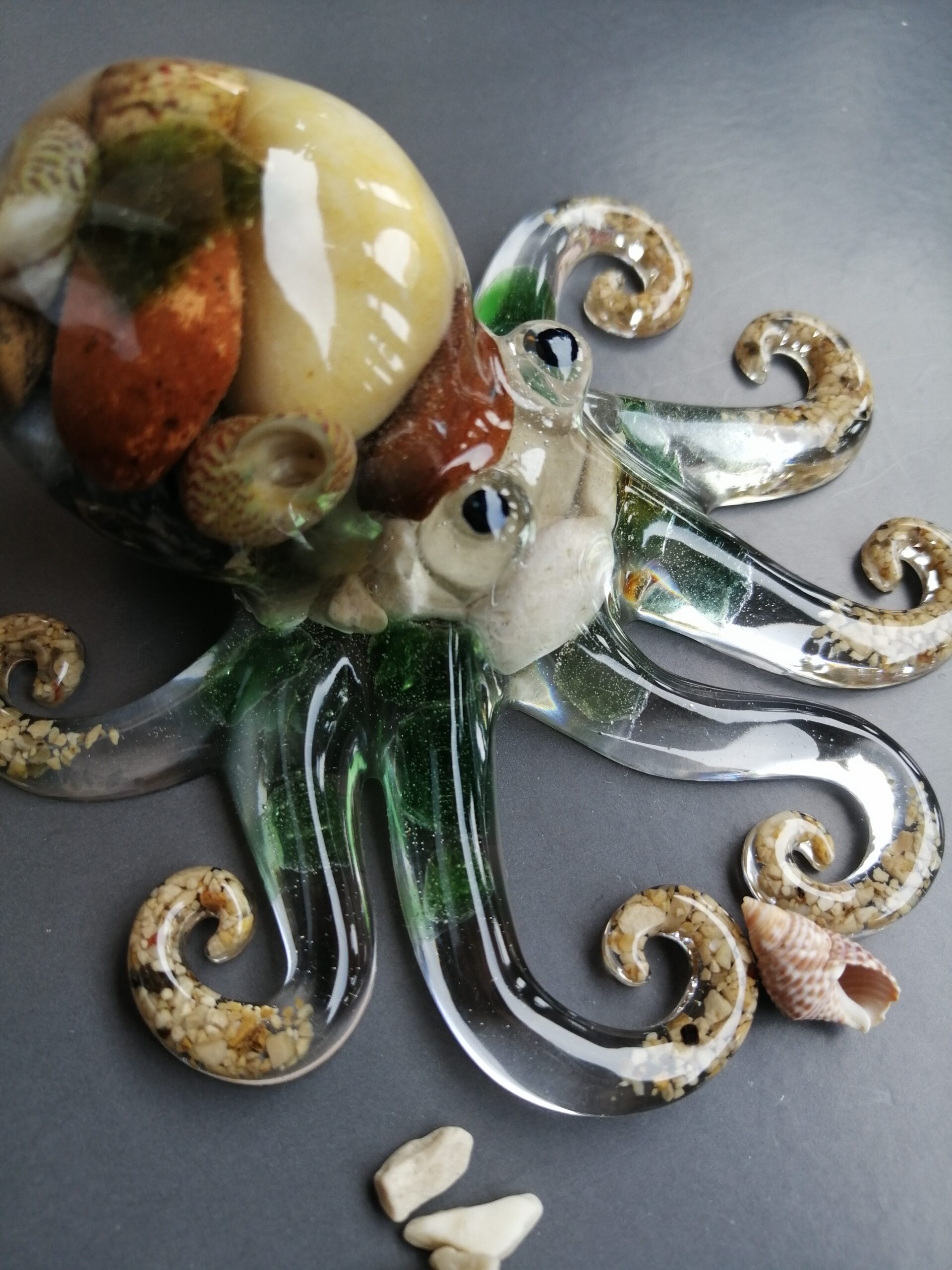 Dekorativna hobotnica iz smole in školjk - Slika 5