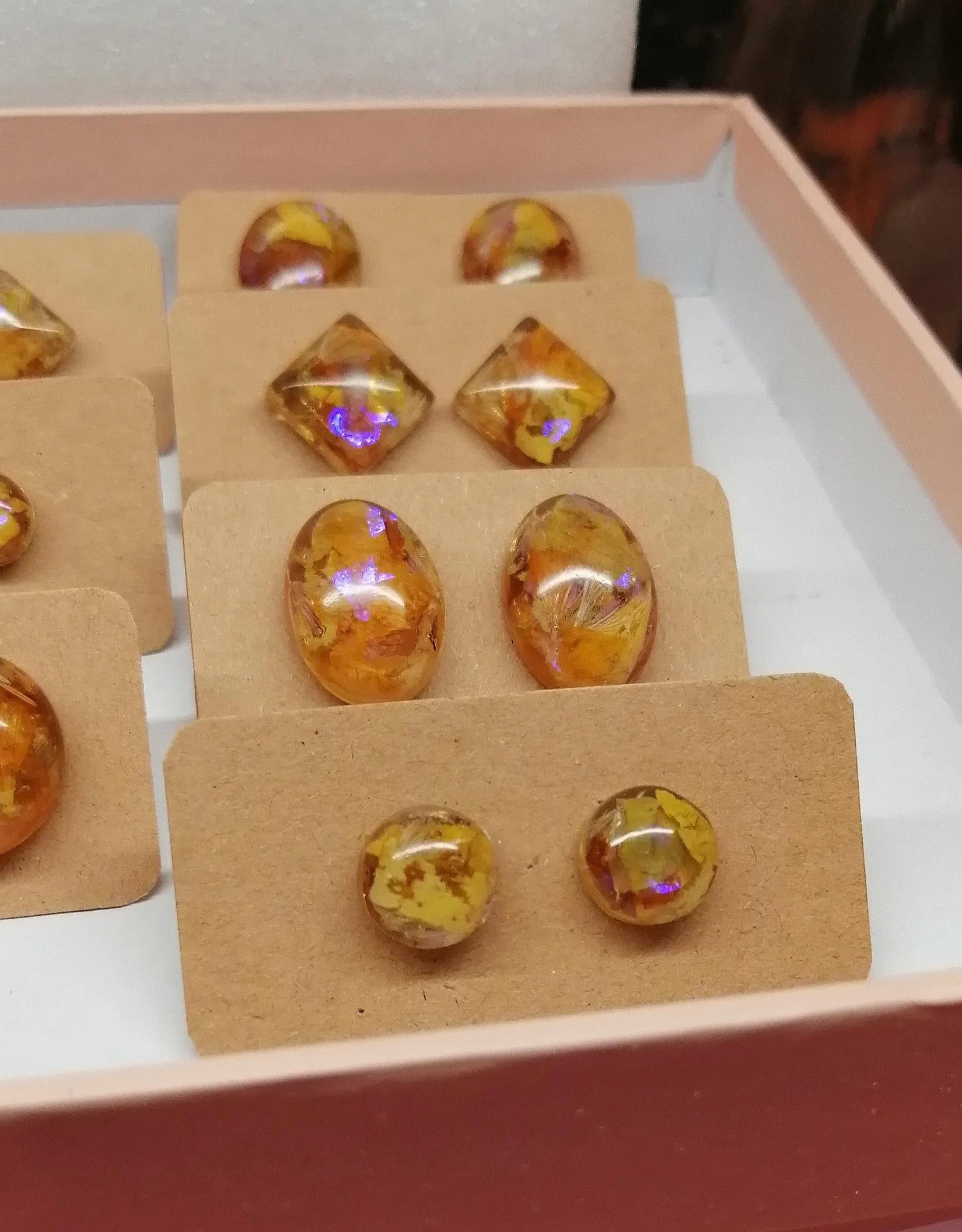 dried_flowers_resin-stud_earrings_sq