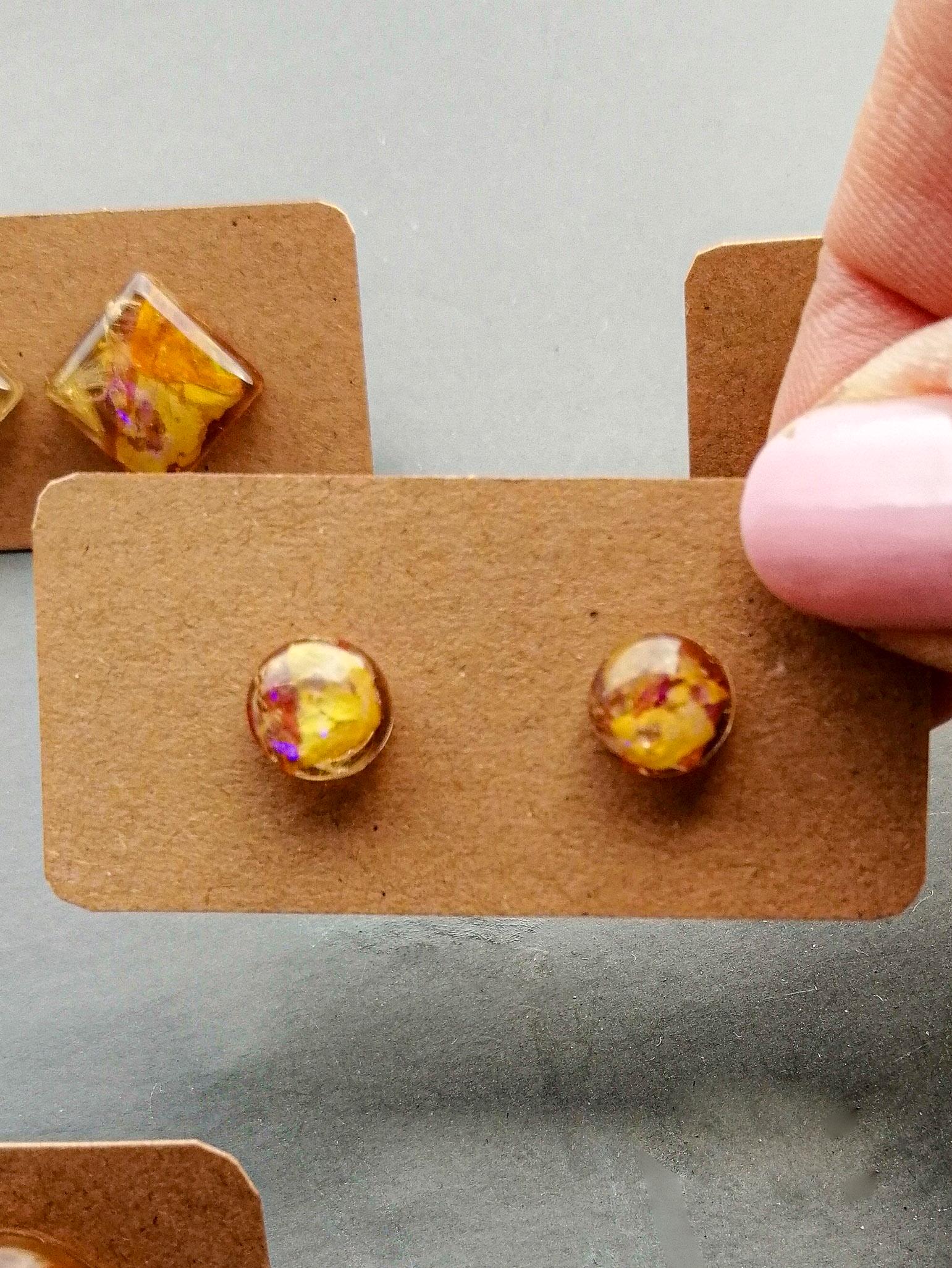 dried_flower_stud_round_earrings