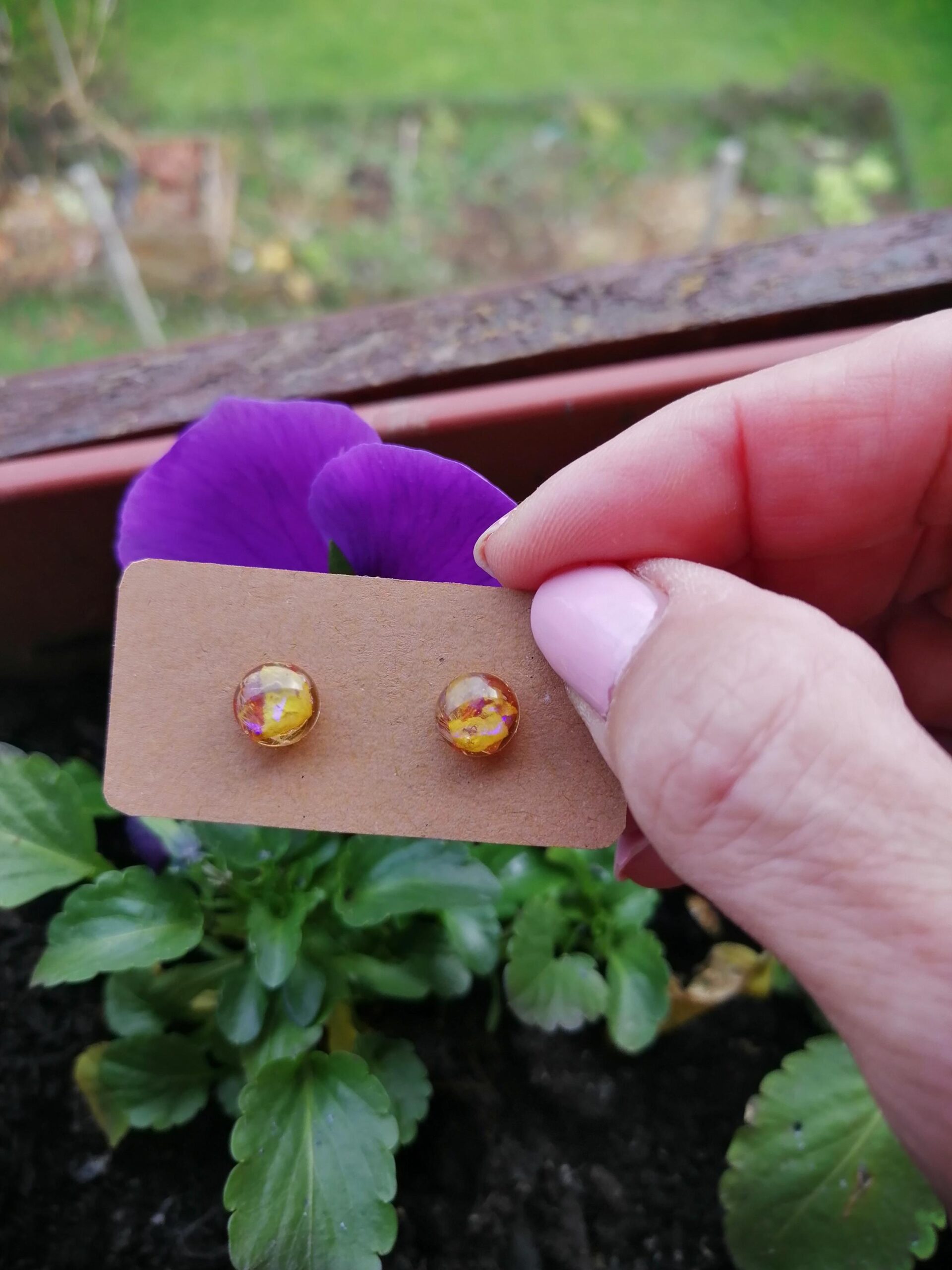 dried_flower_stud_round_earrings