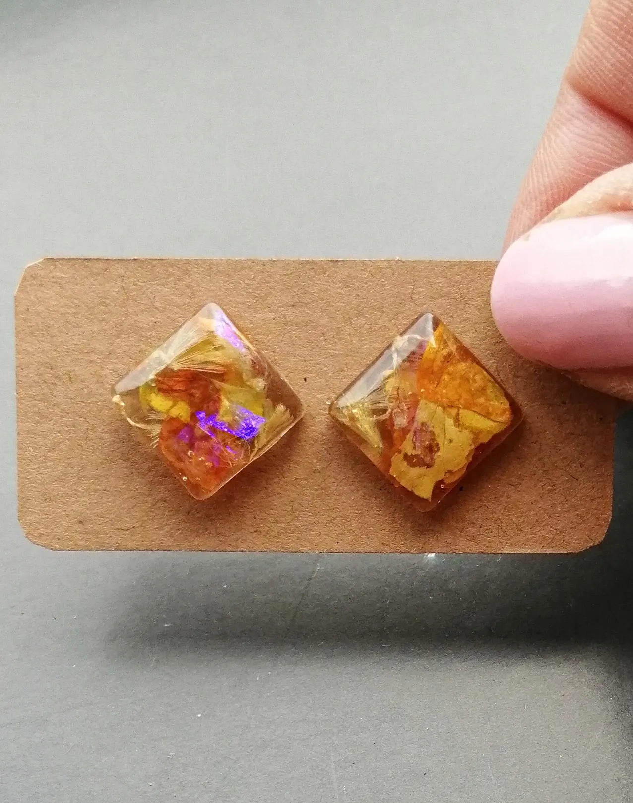 dried_flowers_resin-stud_earrings_sq