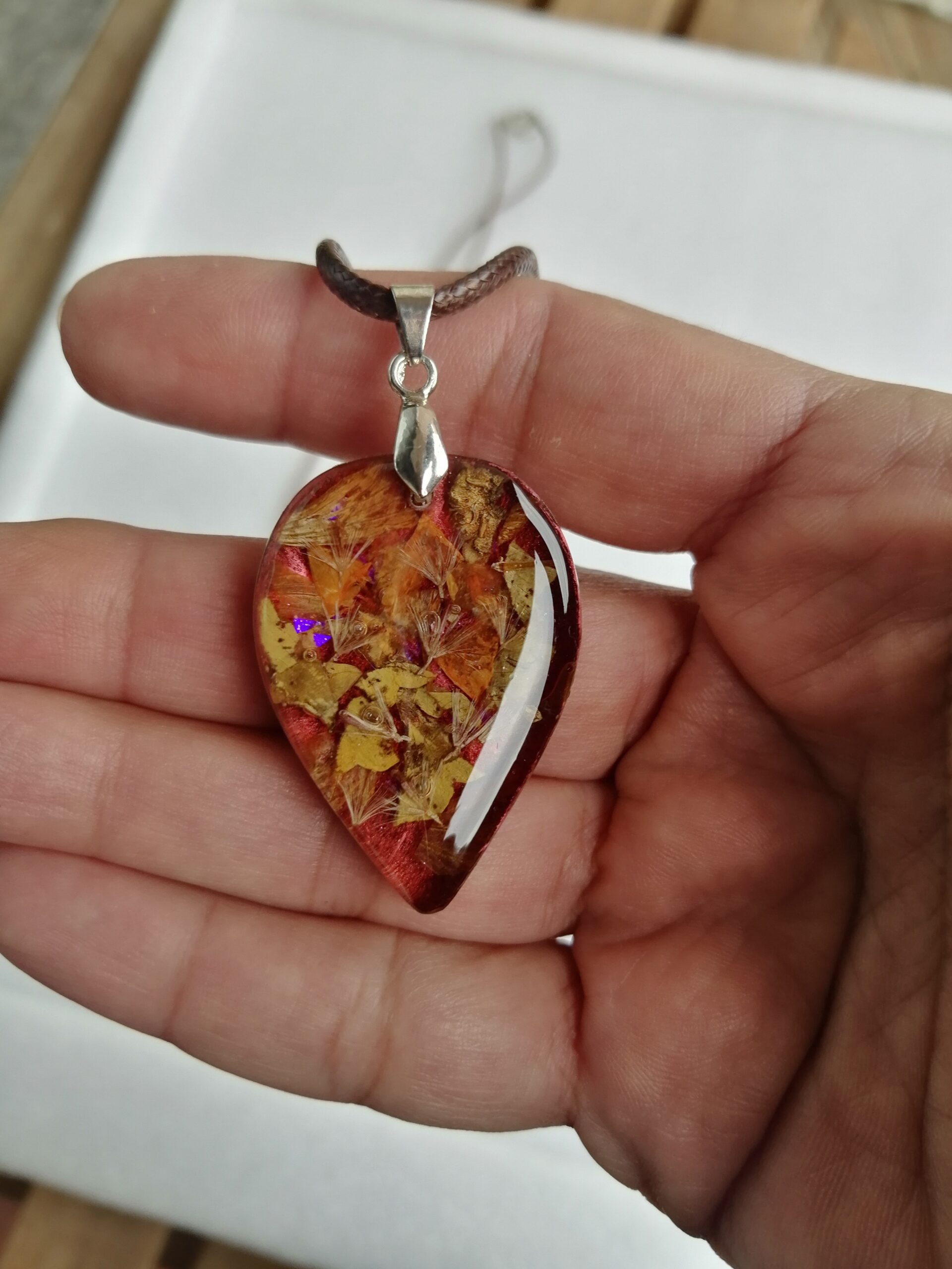 dried_flowers_copper_resin_holographic_necklace
