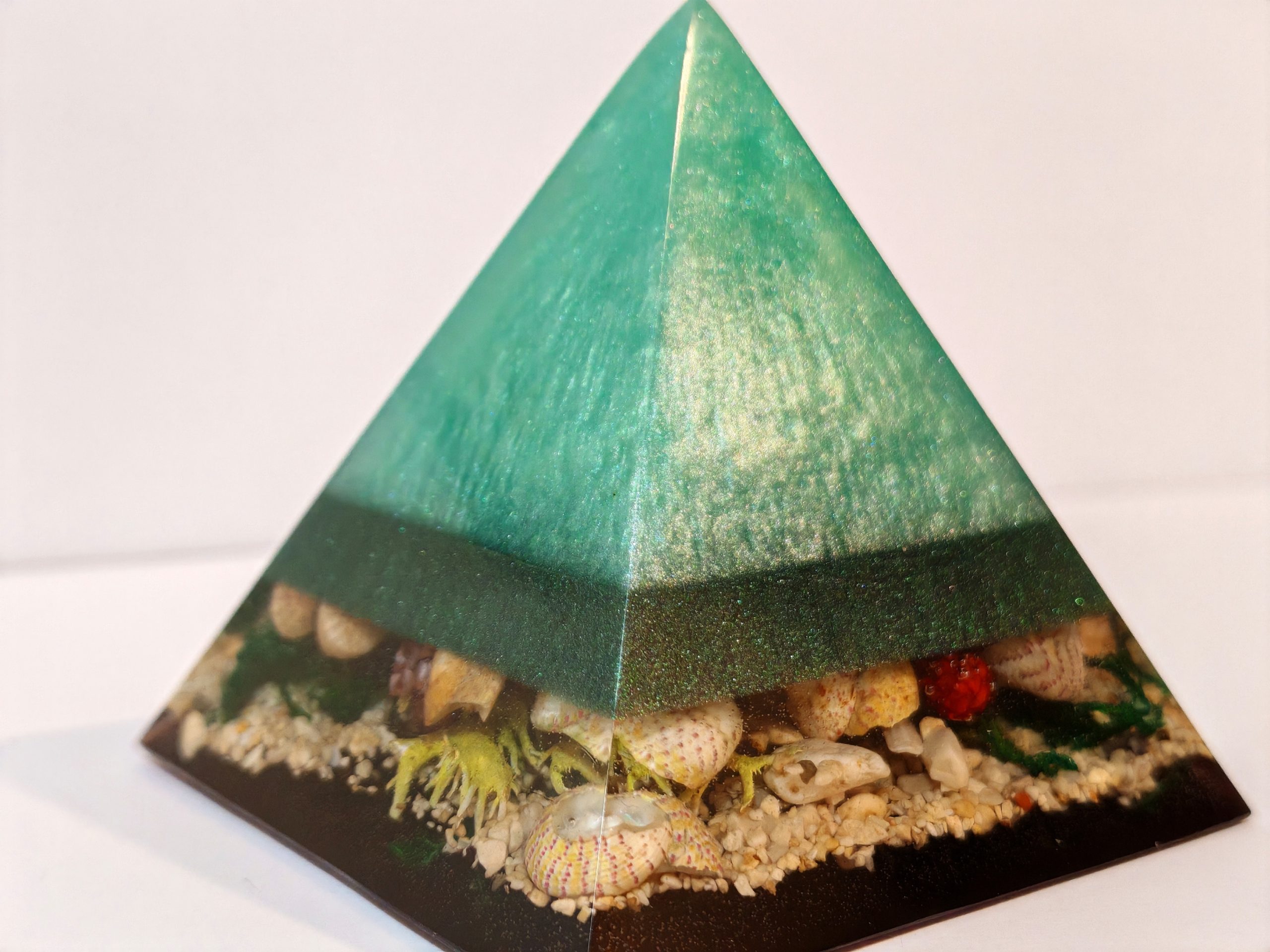 resin_green_ocean_forest_pyramid